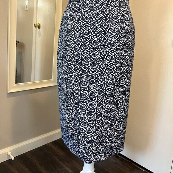 Maggy London Denim Flower Power Novelty Cut Out Sheath Dress, Size 6 - Picture 14 of 16